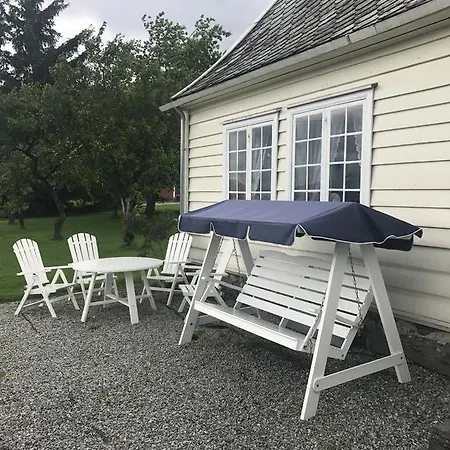 Holiday home Nicoll-huset